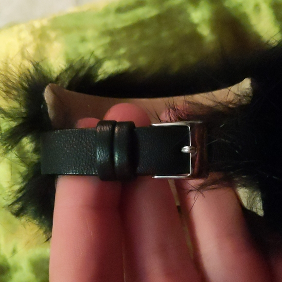 Vintage Y2K faux fur Guess watch with Swarovski crystals small - Picture 5 of 6